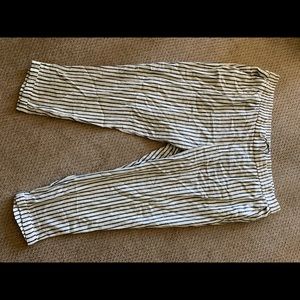 Never worn linen pinstripe 3/4 pants !!